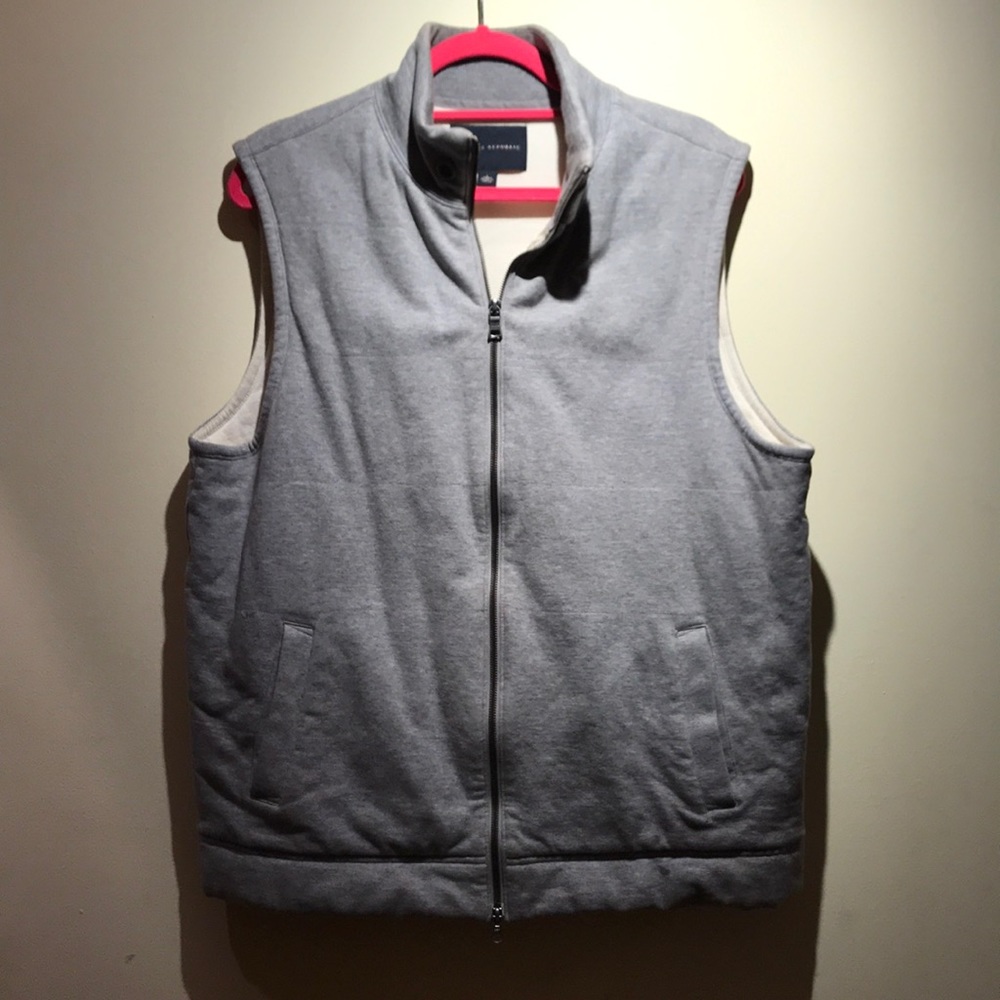 Zip Up Outdoor Vest. Great condition!